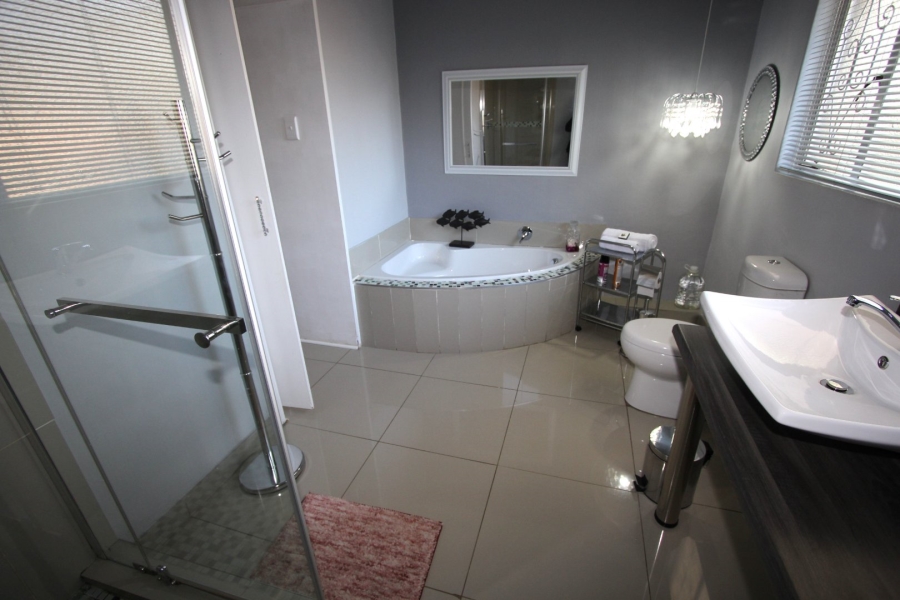 7 Bedroom Property for Sale in Jim Fouchepark Free State